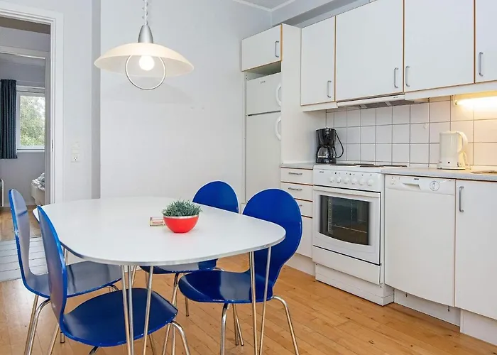 6 Person In Højer